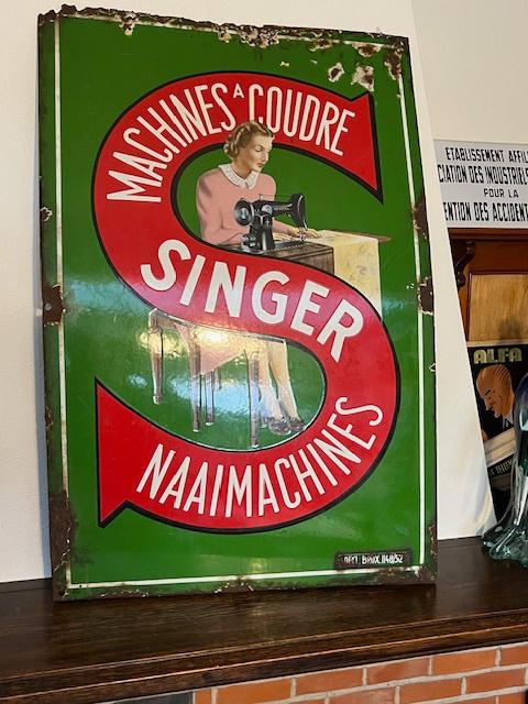 Emaille reclamebord naaimachines Singer 1952, Ophalen