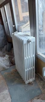 Radiateur en fonte et vanne thermostatique (neuve), Enlèvement, Radiateur