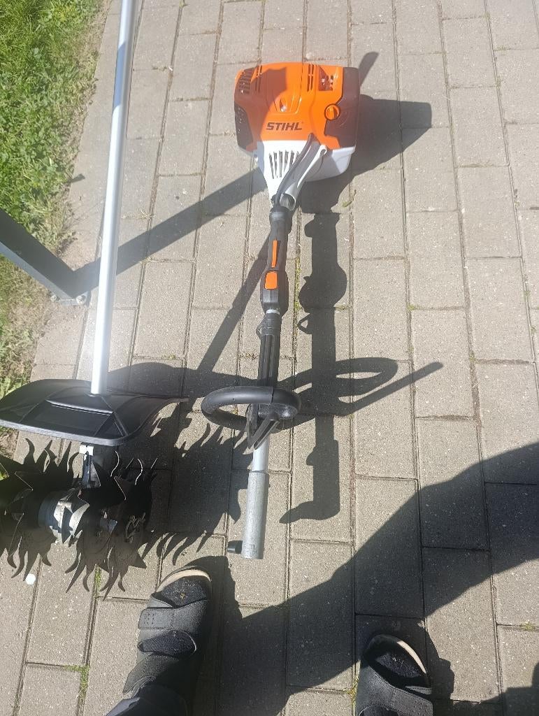 Stihl multi km 131, Jardin & Terrasse, Débroussailleuses, Enlèvement, Comme neuf, Essence, Stihl