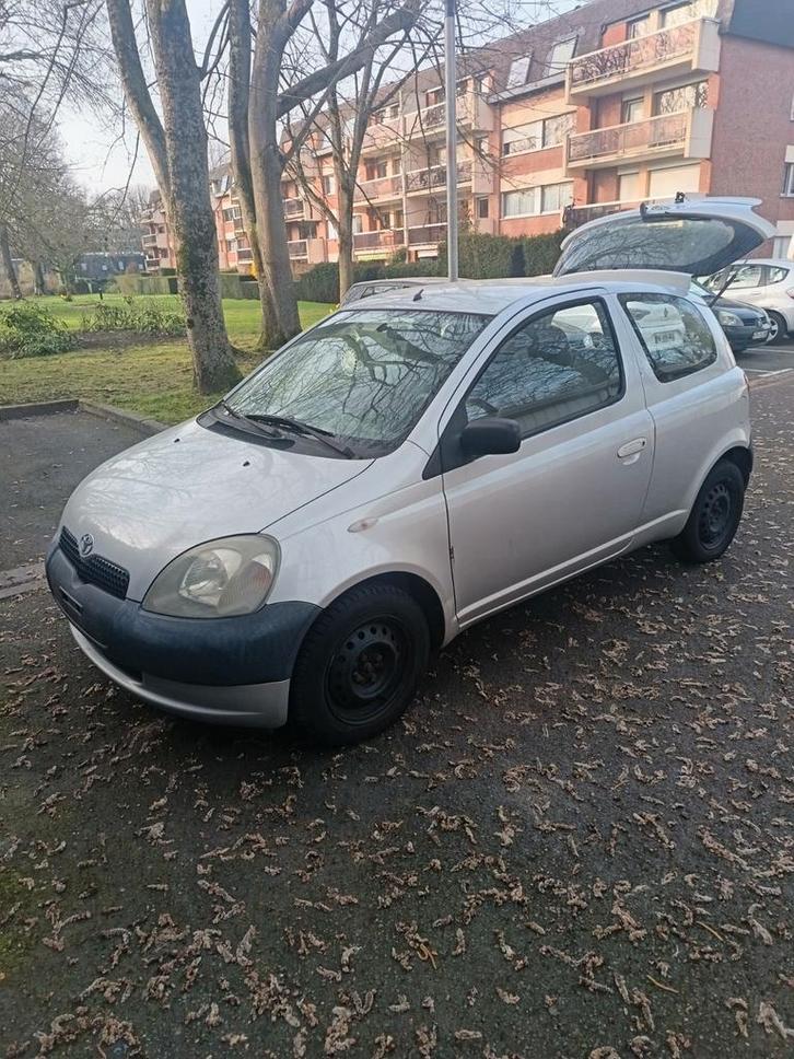 Lot 2x Toyota Yaris, Auto's, Toyota, Particulier, Yaris, Benzine, Berline, 3 deurs, Handgeschakeld, Zilver of Grijs, Ophalen