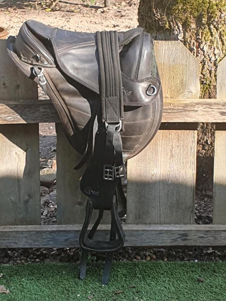 Selle sans arbre, bien entretenue, Animaux & Accessoires, Chevaux & Poneys | Couvertures & Couvre-reins, Enlèvement