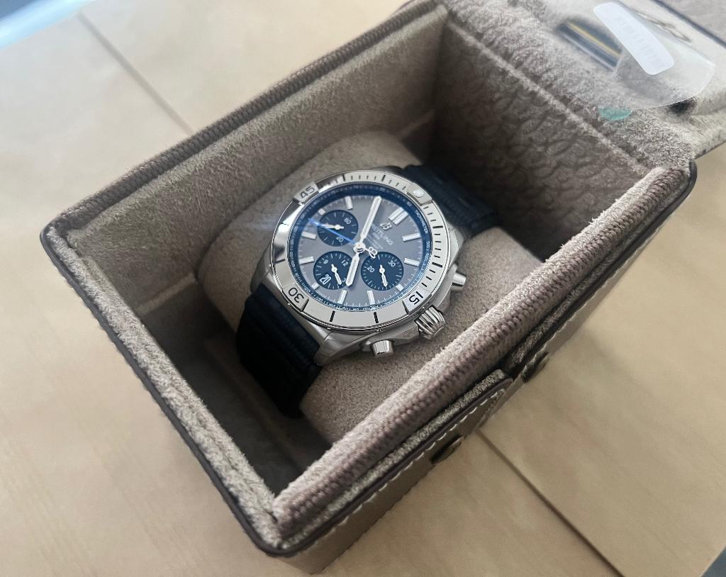 Breitling Chronomat B01 42mm Titane Neuve, Bijoux, Sacs & Beauté, Breitling, Enlèvement, Autres matériaux, Synthétique