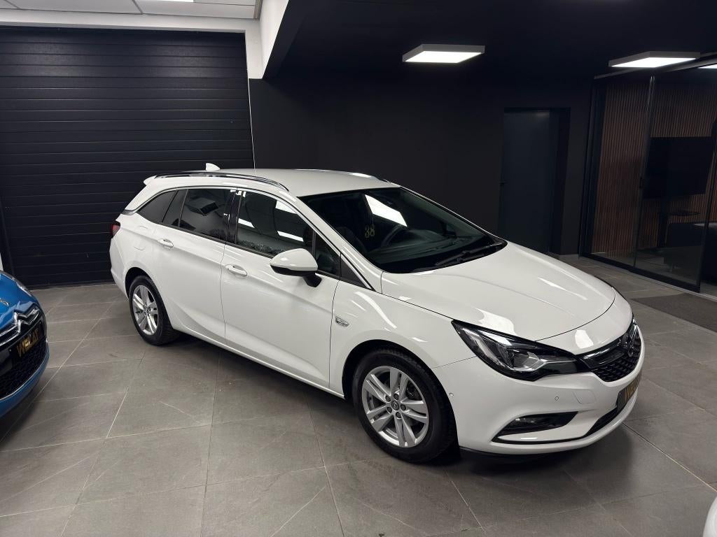 OPEL ASTRA 2017 DIESEL 149.000KM **FULL OPTIE**, Bluetooth, 1600 cc, Wit, Bedrijf