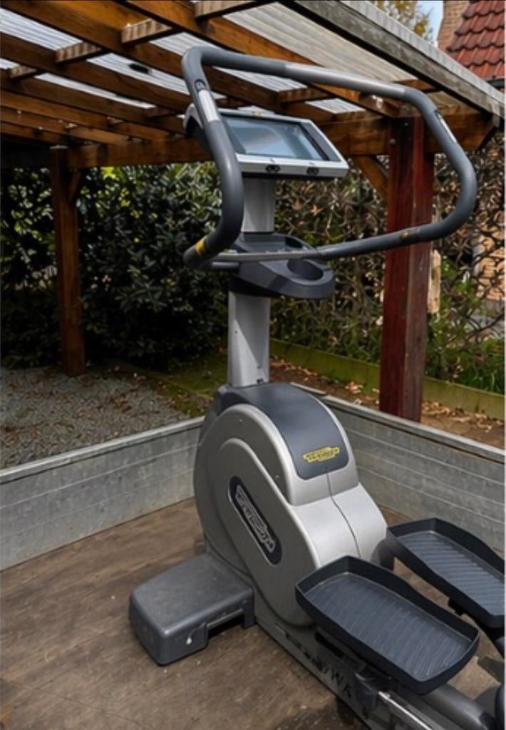 Vélo elliptique Technogym Wave Excite 700i avec téléviseur, Enlèvement, Comme neuf
