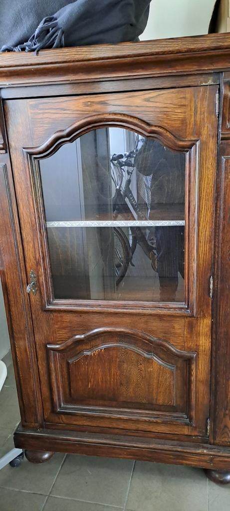 Eiken landelijke kast, Enlèvement