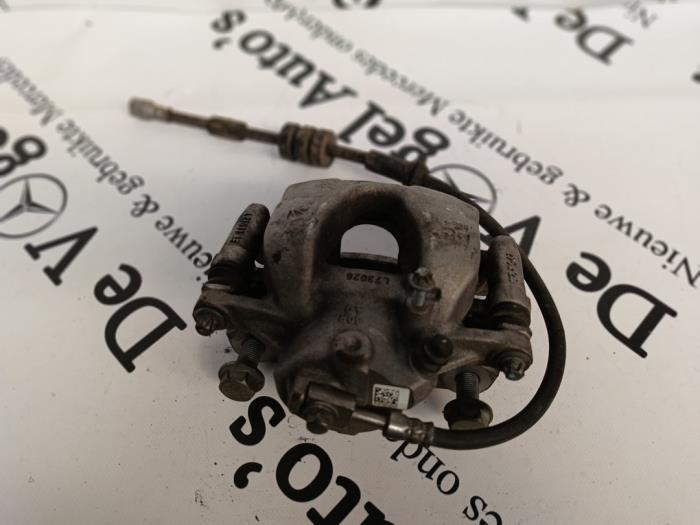 Etrier de frein (pince) avant droit d'un Mercedes A-Klasse, 3 mois de garantie, Utilisé, -, -