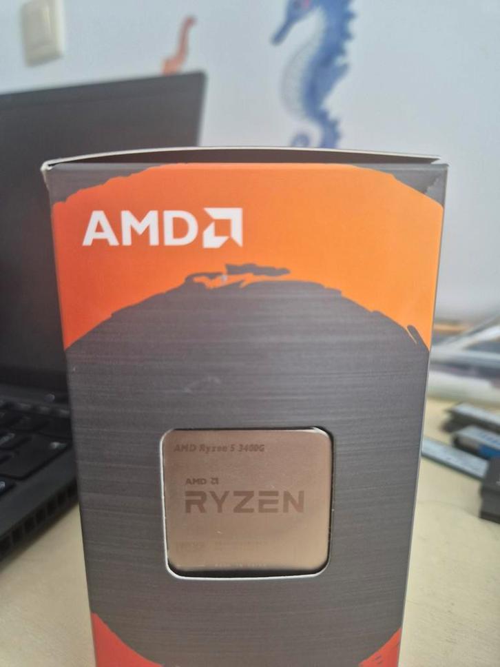 AM4 Ryzen 5 3400G inclusief AMD koeler, Computers en Software, Processors, Zo goed als nieuw, 4-core, 3 tot 4 Ghz, Ophalen of Verzenden