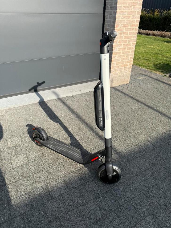 Trottinette électrique Segway Ninebot ES4, Vélos & Vélomoteurs, Trottinettes, Comme neuf, Step électrique (E-scooter), Enlèvement ou Envoi