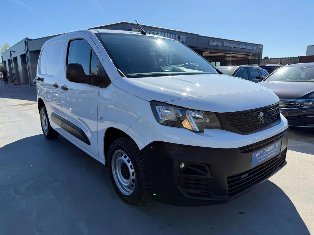 Peugeot Partner 1.2i 110PK NAVIGATIE DAB CARPLAY BLUETOOTH A, Stof, Gebruikt, 1199 cc, https://public.car-pass.be/vhr/438eced0-cea1-4876-8878-8fd8086c07a1