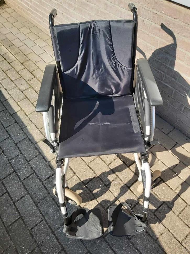 FAUTEUIL ROULANT INVACAIRE + COUSSIN OFFERT 75 EUROS, Diversen, Rolstoelen, Zo goed als nieuw, Handbewogen rolstoel, Inklapbaar