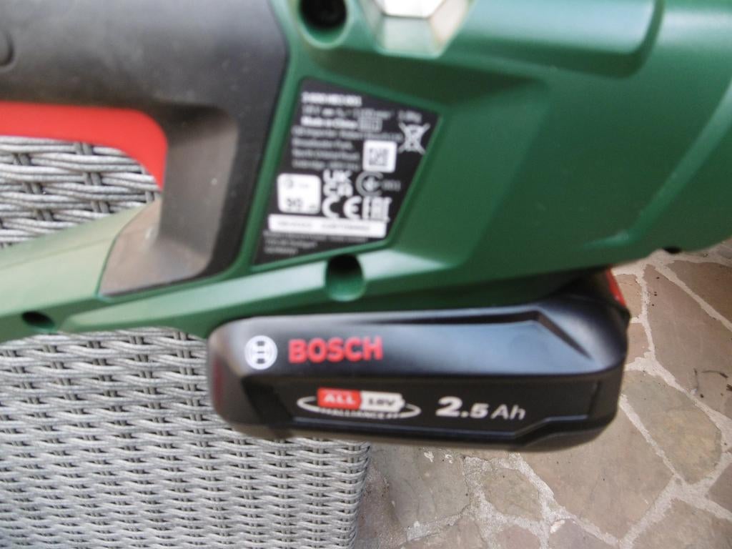 nouveau taille-haie télescopique bosch vert, Jardin & Terrasse, Taille-haies, Enlèvement, Neuf, Batterie, Bosh
