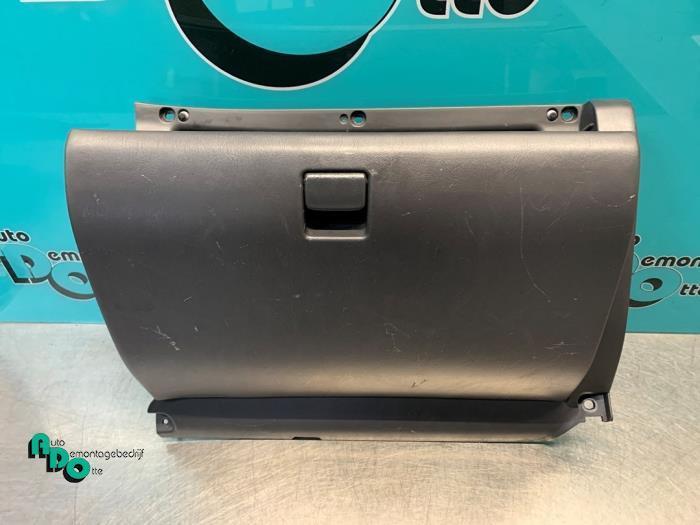 Dashboardkastje van een Toyota Corolla (Corolla 96-), Auto-onderdelen, Dashboard en Schakelaars, Toyota, Gebruikt, 3 maanden garantie