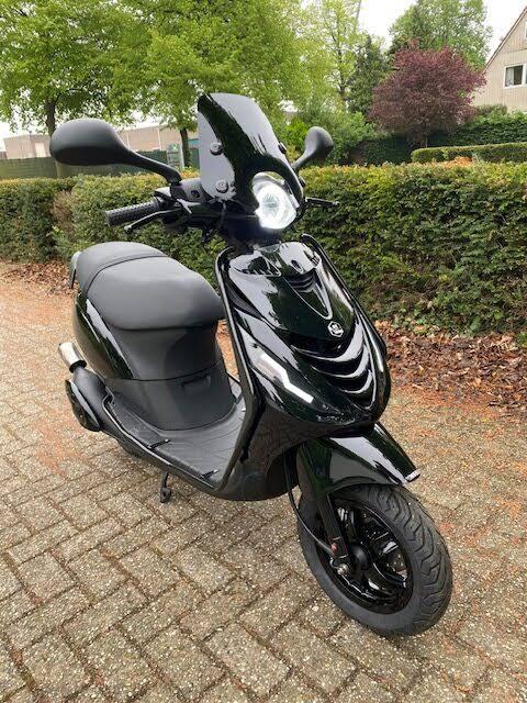 GEZOCHT!! zip 50/70cc GENT, Fietsen en Brommers, Scooters | Piaggio, Ophalen, Zo goed als nieuw, Elektrisch, Zip