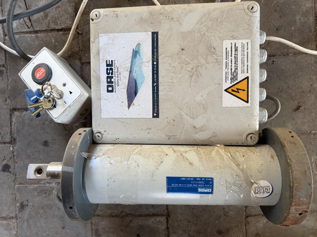 Buismoter met bijhorende sturing zwembad afdekking, Ophalen, Gebruikt, Afdekzeil