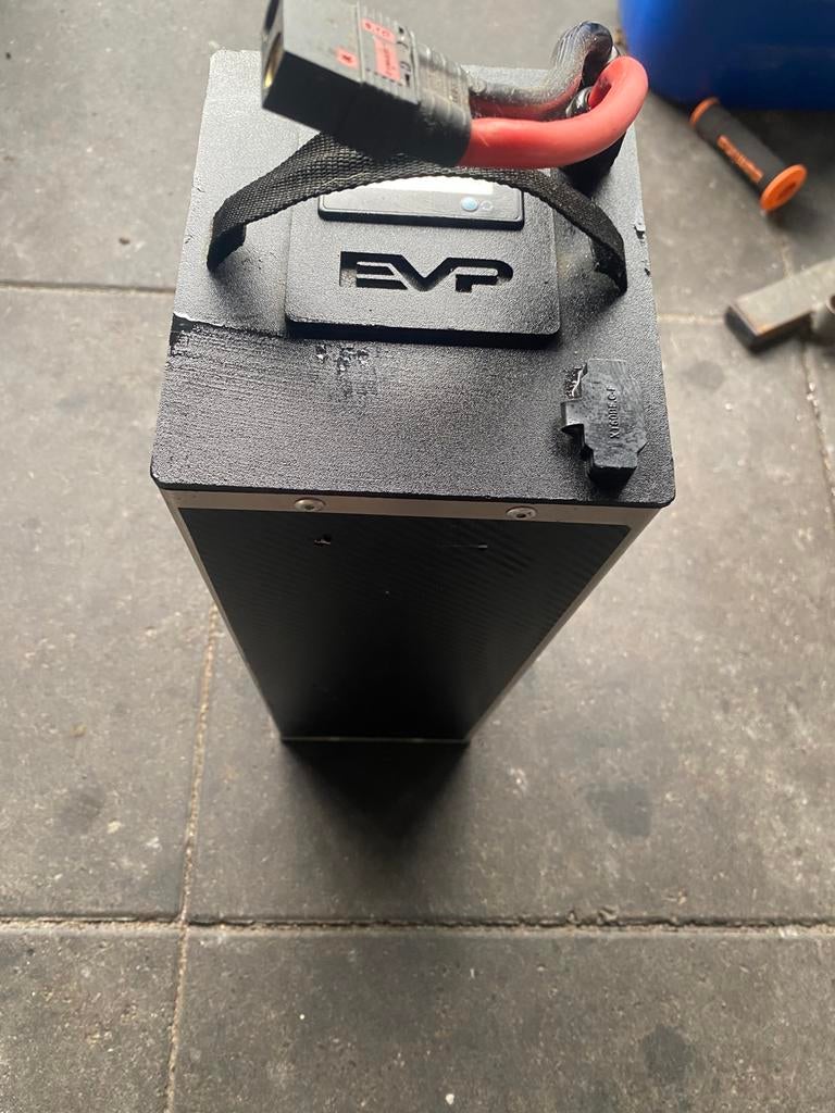 Surron ligt bee 100v accu, Ophalen, Zo goed als nieuw