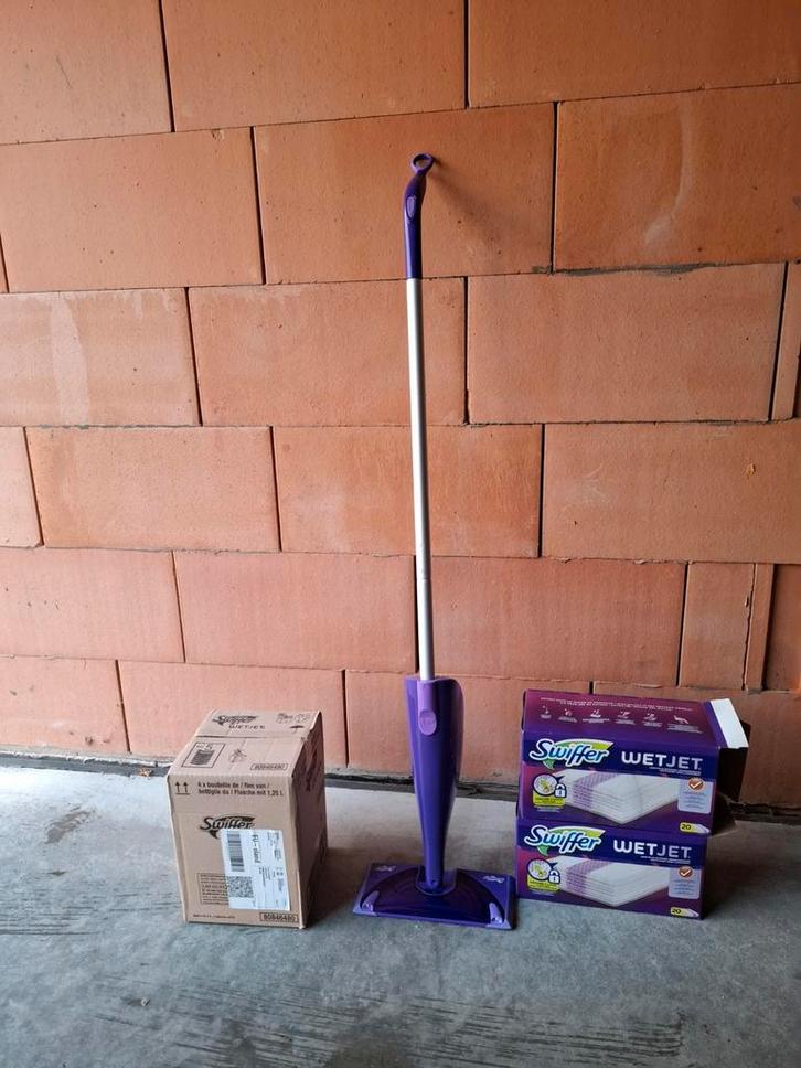 Emballage Swiffer Wetjet comprenant des lingettes et un nett, Maison & Meubles, Produits de nettoyage, Enlèvement