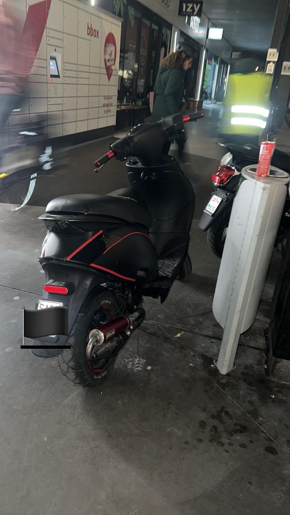 Piagio zipp 70cc, Fietsen en Brommers, Scooters | Piaggio, Ophalen, Zo goed als nieuw