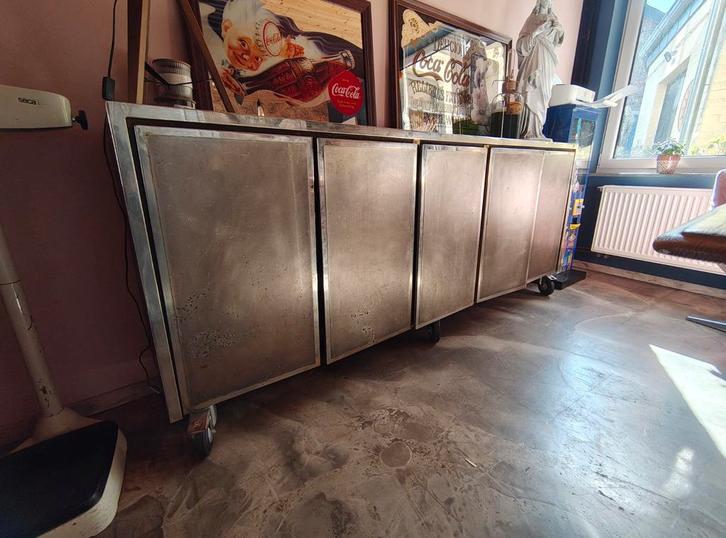 Meuble industriel vintage métal & bois – pièce unique (ancie, Antiquités & Art, Antiquités | Meubles | Lits, Enlèvement