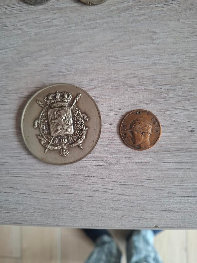 Deux medailles belges a determiner 14 18 et autre, Ophalen of Verzenden