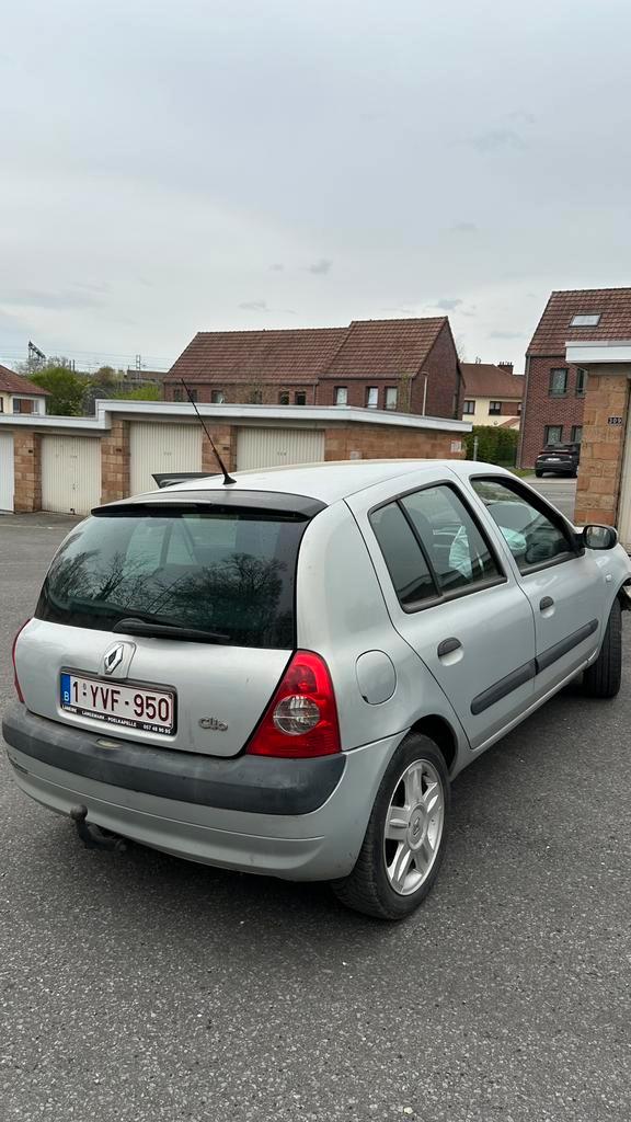 Renault clio 2 pour pieces a vendre complet, Autos, Renault, Particulier, Clio, Essence, Euro 4, Enlèvement
