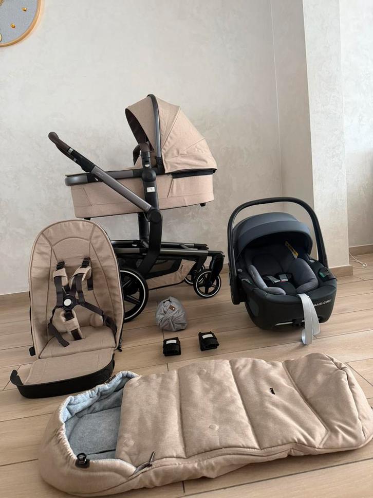 Joolz + complet 3-en-1 Sandy Taupe de Joolz Day+Plus, Enfants & Bébés, Buggys, Comme neuf, Maxi-Cosi, Protection de pluie, Dossier réglable