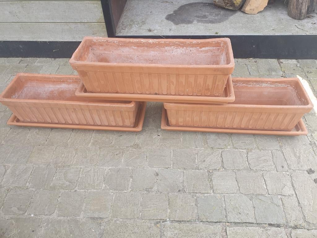 3 rechthoekige terracotta bloembak en onderschaal, Enlèvement