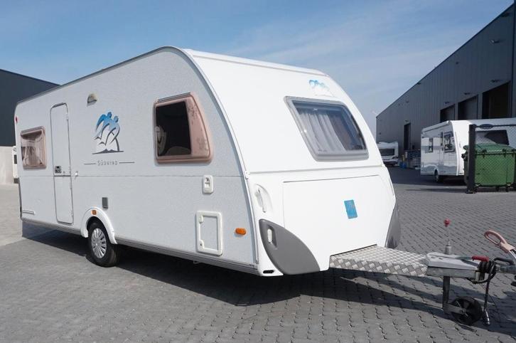 Magnifique Caravelair pour 4 pers.avec déménageur, auvent,, Caravanes & Camping, Caravanes, Entreprise, jusqu'à 4, Banquette en rond