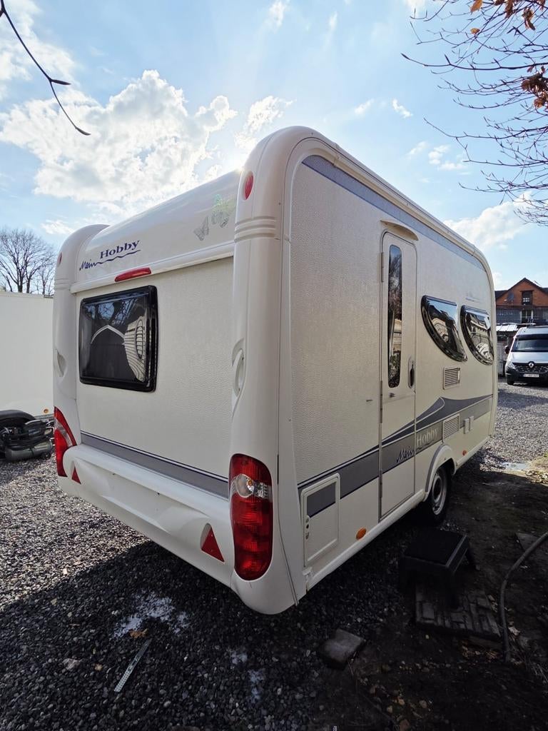 Hobby lavita met movers, voortent, topstaat, Caravans en Kamperen, Caravans, Koelkast, Hobby, Treinzit, Dwarsbed