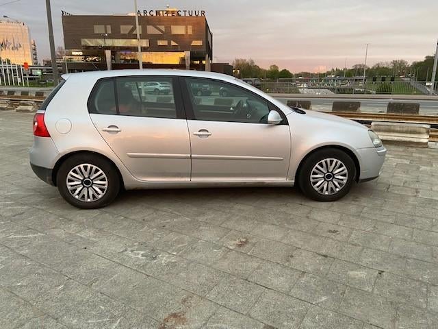 vw golf 5, benzine , 1.6 cc , van 2007 euro 4, Auto's, Volkswagen, Particulier, Golf, Airconditioning, Mistlampen, Trekhaak, Benzine
