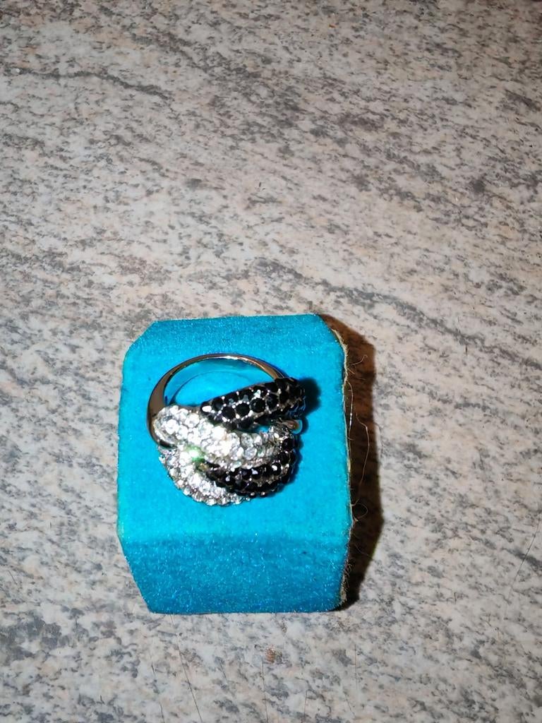 Mooie ring met strass, Bijoux, Sacs & Beauté, Bagues, Comme neuf, Enlèvement, 17 à 18, Avec strass