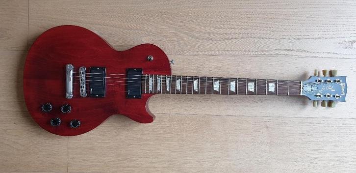 Gibson Les Paul Studio Worn Cherry 2016, Musique & Instruments, Instruments à corde | Guitares | Électriques, Comme neuf, Solid body
