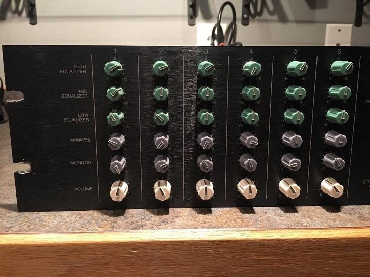 Yamaha EM1620 Ampli - melangeur 200 W, Muziek en Instrumenten, Mengpanelen, Gebruikt, 5 tot 10 kanalen, Microfooningang, Ophalen