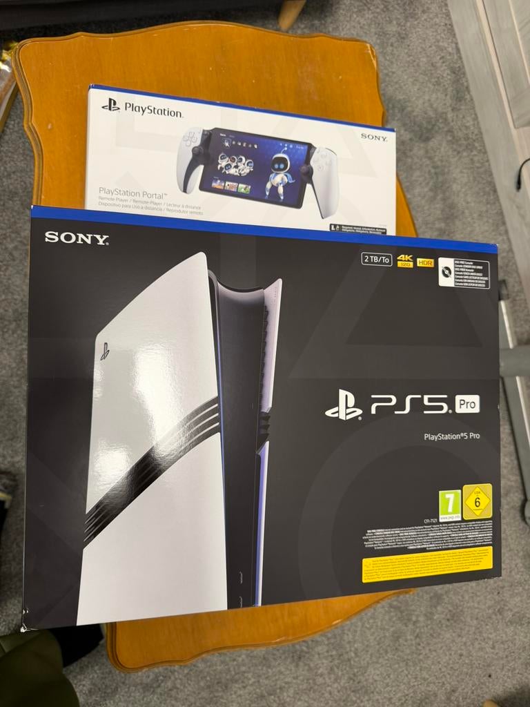 Playstation 5 pro. En playstation portaal. En 2 controllers, Enlèvement, Comme neuf, Playstation 5