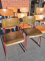 Schoolstoelen, Ophalen