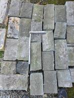 Cassons, pierre bleue,  soubassement pierre bleue,  murets, Tuin en Terras, Tegels en Klinkers