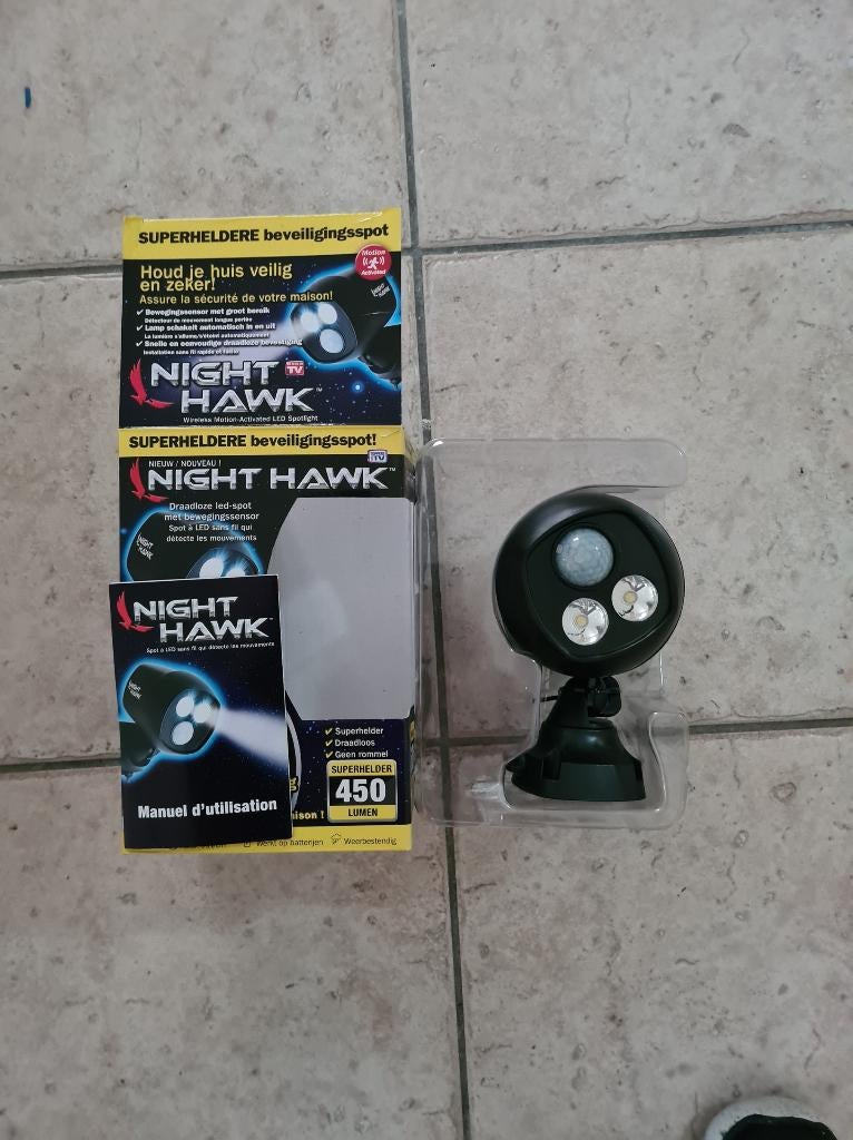 Nouveau capteur LED Nighthawk alimenté par batterie, Jardin & Terrasse, Éclairage extérieur, Neuf, Enlèvement ou Envoi, Batterie