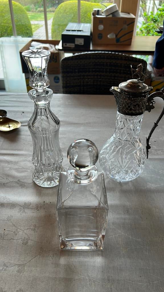 Karaffen in kristal en glas, Enlèvement