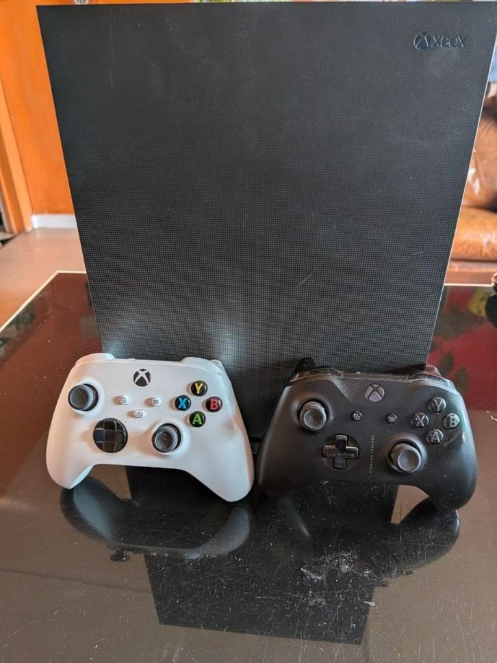 Xbox One X – Édition Limitée Project Scorpio + jeu offert, Consoles de jeu & Jeux vidéo, Consoles de jeu | Xbox One, Comme neuf