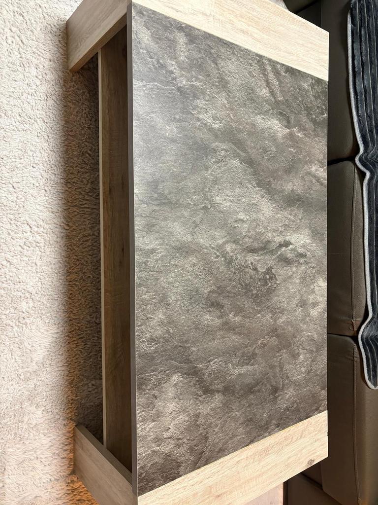 Table base, Enlèvement, Comme neuf