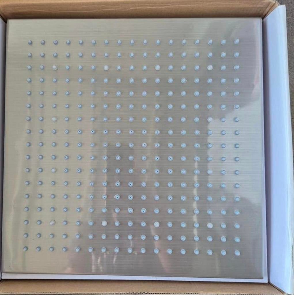 2 Douches,
6 Douchettes et 1 mitigeur., Enlèvement, Neuf, Gris