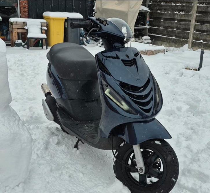 Piaggio zip 70cc 2takt B [met begrenzer afstandbediening], Fietsen en Brommers, Scooters | Piaggio, Zip, Ophalen