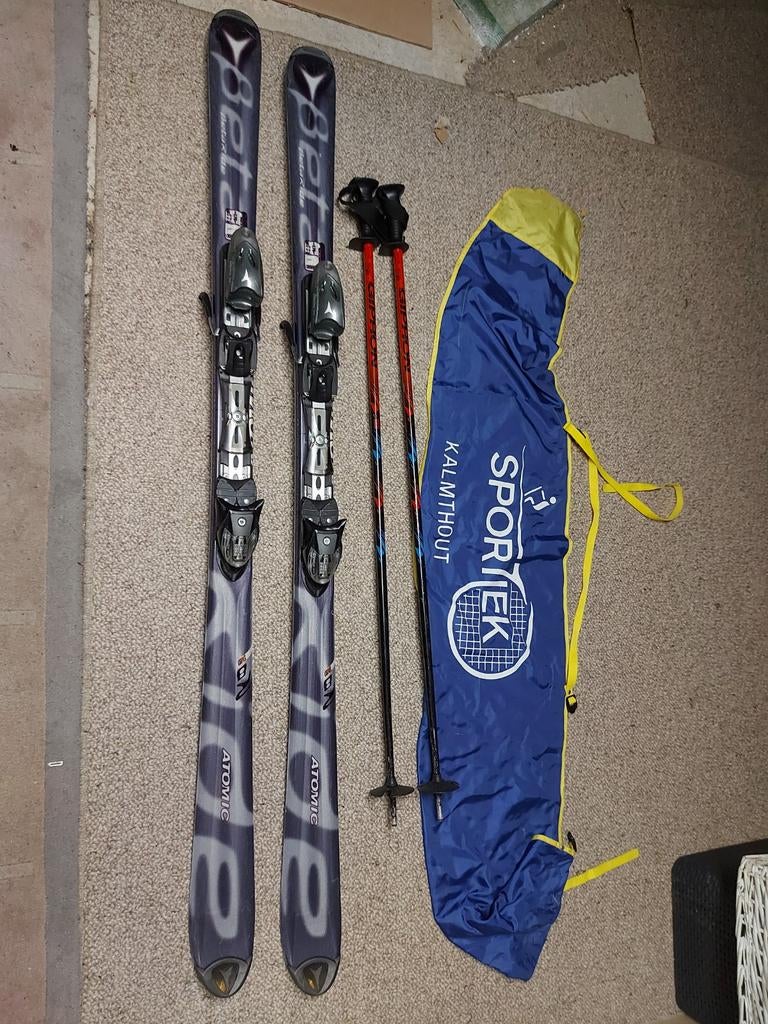 Set skies atomic 170cm compleet met stokken en draagzakl, Sport en Fitness, Skiën en Langlaufen, Ophalen, Stokken, Atomic