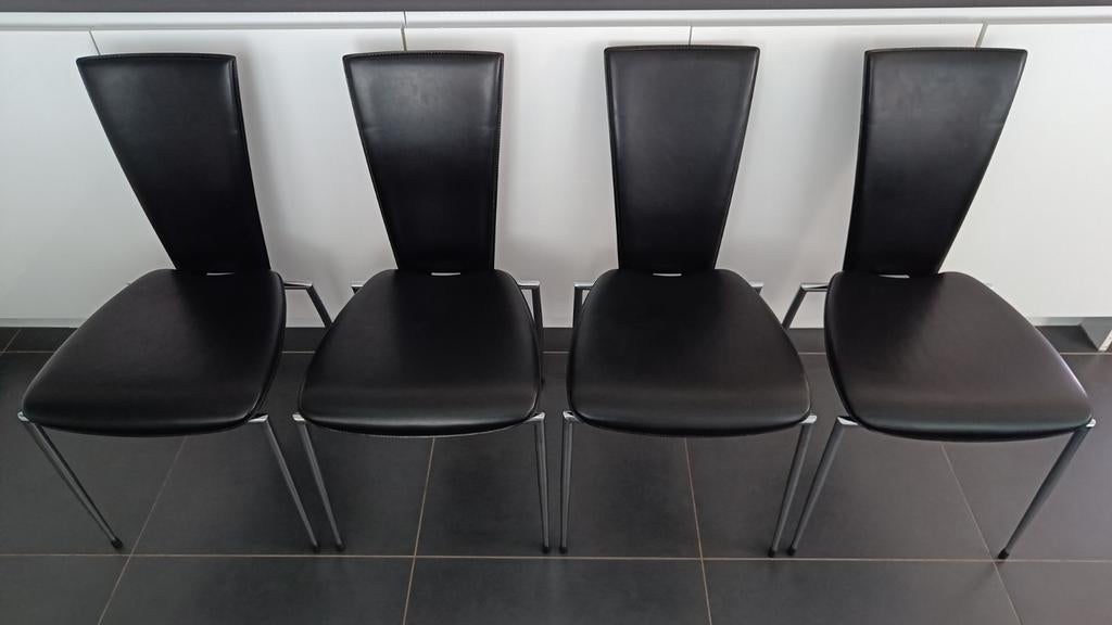 Italiaanse design stoelen Arper leder met chromen onderstel., Ophalen