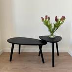 Twee bijzettafeltjes in zwart hout, Ophalen, Zo goed als nieuw