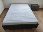 Dubbelbed van 140x200cm met nachtkastje, Huis en Inrichting, Ophalen, Matras