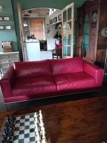 2 rode  lederen zetels ( 3zit & longchair), € 25 't stuk beschikbaar voor biedingen