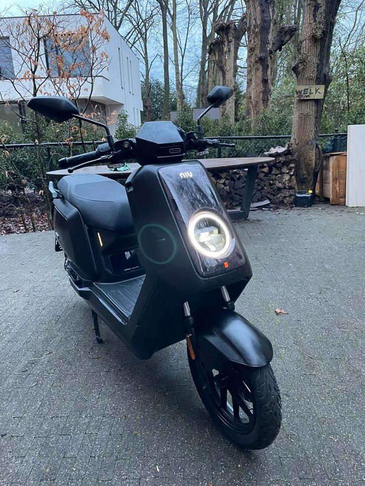 Niu nqix 500, Fietsen en Brommers, Snorfietsen en Snorscooters, Zo goed als nieuw, Ophalen