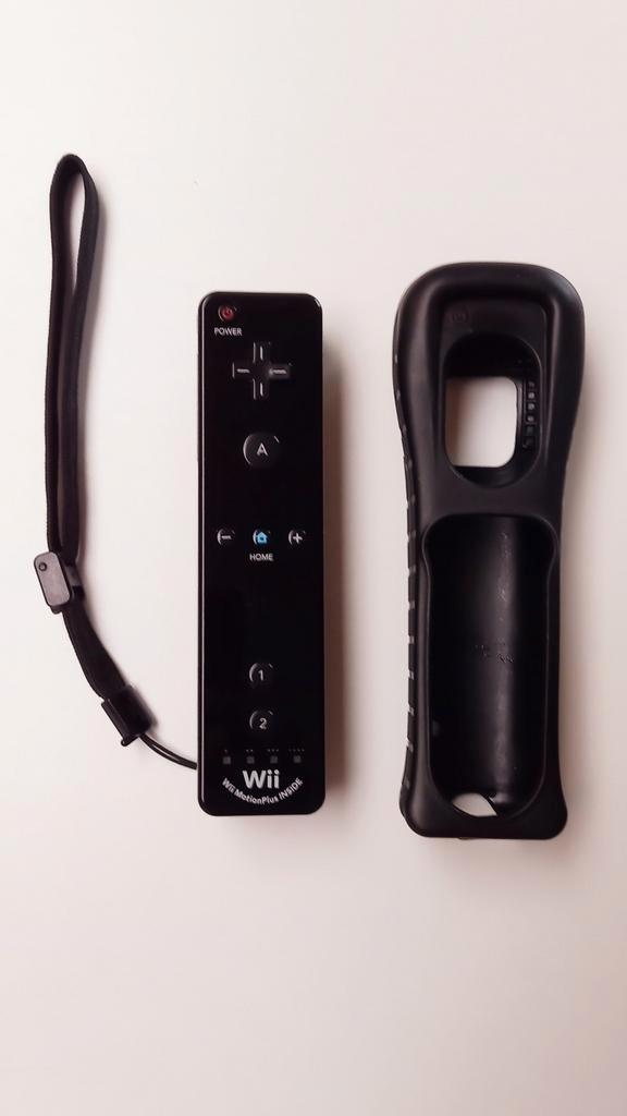 Wii / Wii U - Motion Plus - Black Edition - Hoes + Polsband., Games en Spelcomputers, Spelcomputers | Nintendo Consoles | Accessoires