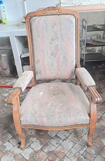 Fauteuil voltaire très Ancien mais en bon état  