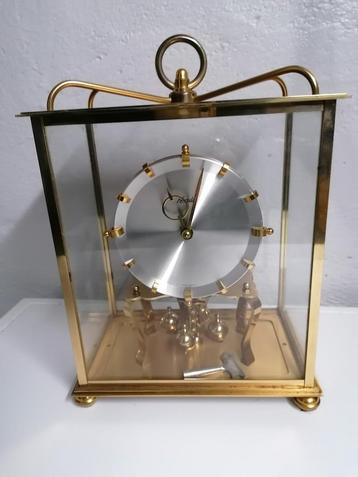  Pendule de table à torsion - KUNDO beschikbaar voor biedingen
